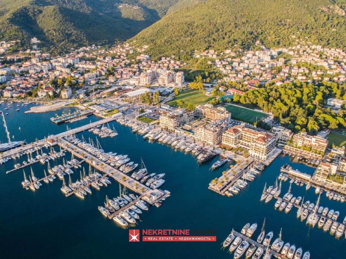 Luxury Two-Bedroom Duplex Townhouse of 191 m² with Parking, Porto Montenegro, Tivat
